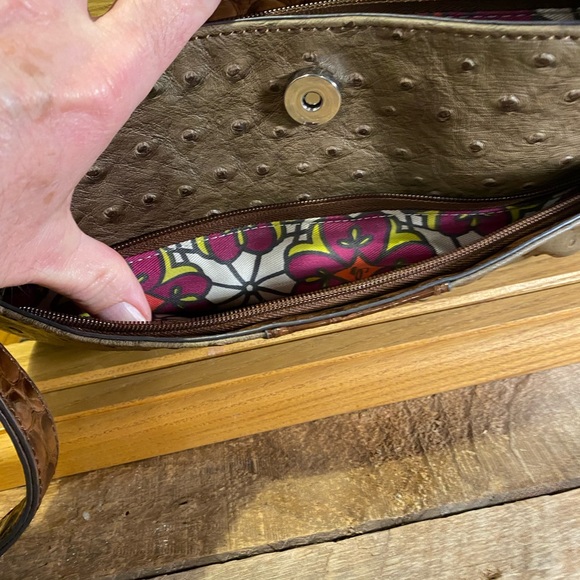 NWOT 90s Inspired GUESS Clutch Purse in Faux Ostrich/Alligator - Beauty - Picture 6 of 10